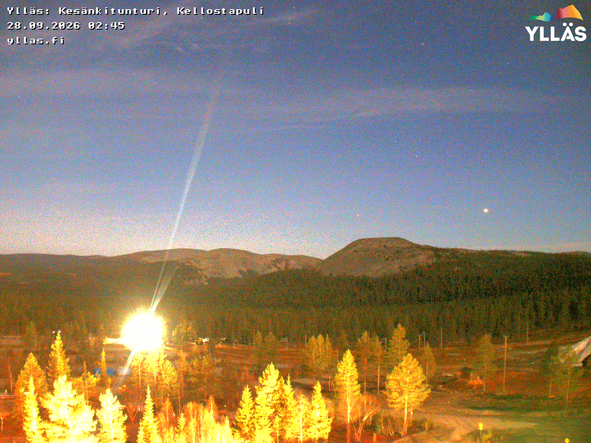 View from Yllästunturi to Kesänkitunturi and Kellostapuli. Image changes by the weather and b by season as it is updated every 15 minutes. Often northern lights, too.