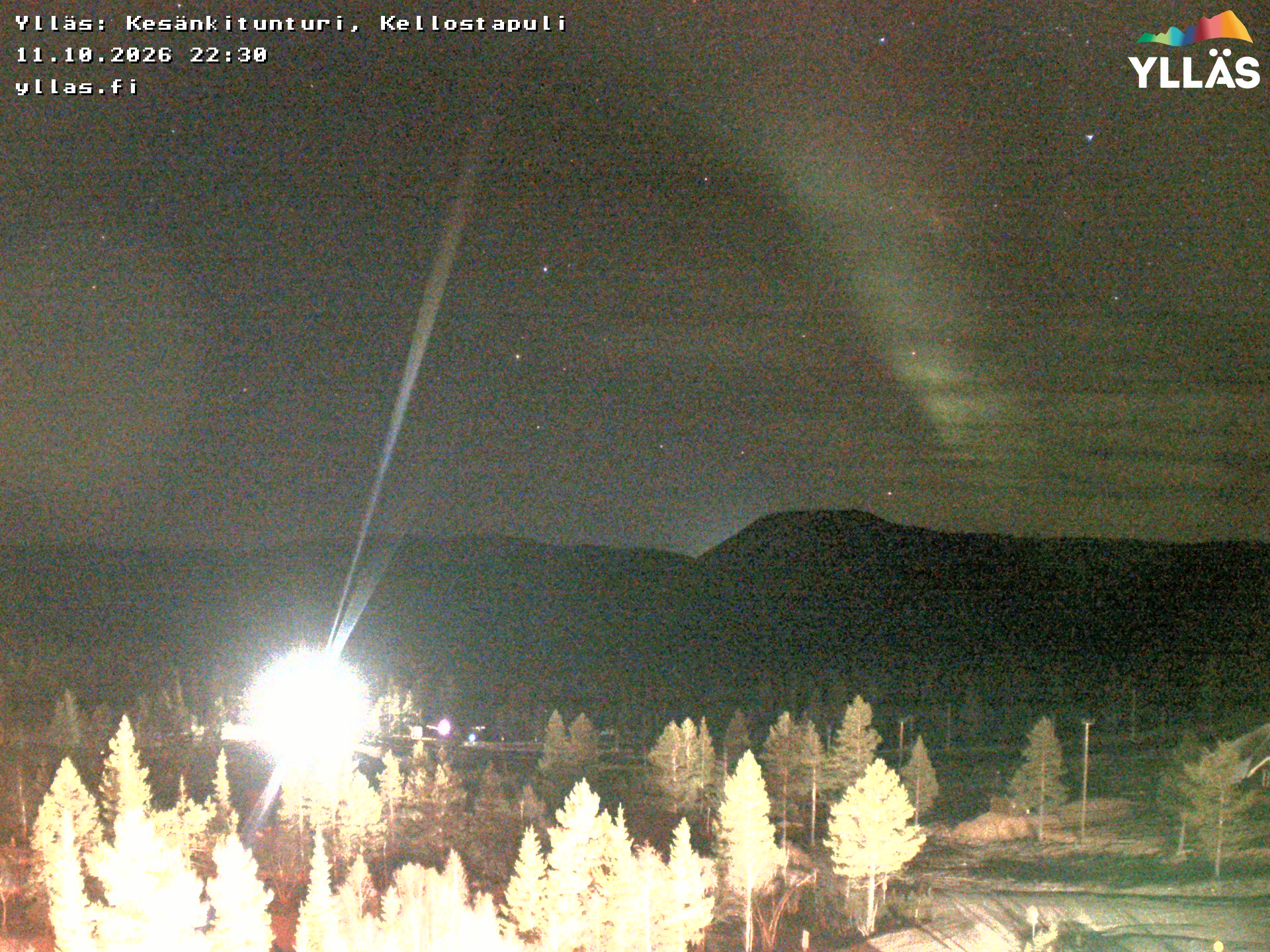 View from Yllästunturi to Kesänkitunturi and Kellostapuli. Image changes by the weather and b by season as it is updated every 15 minutes. Often northern lights, too.