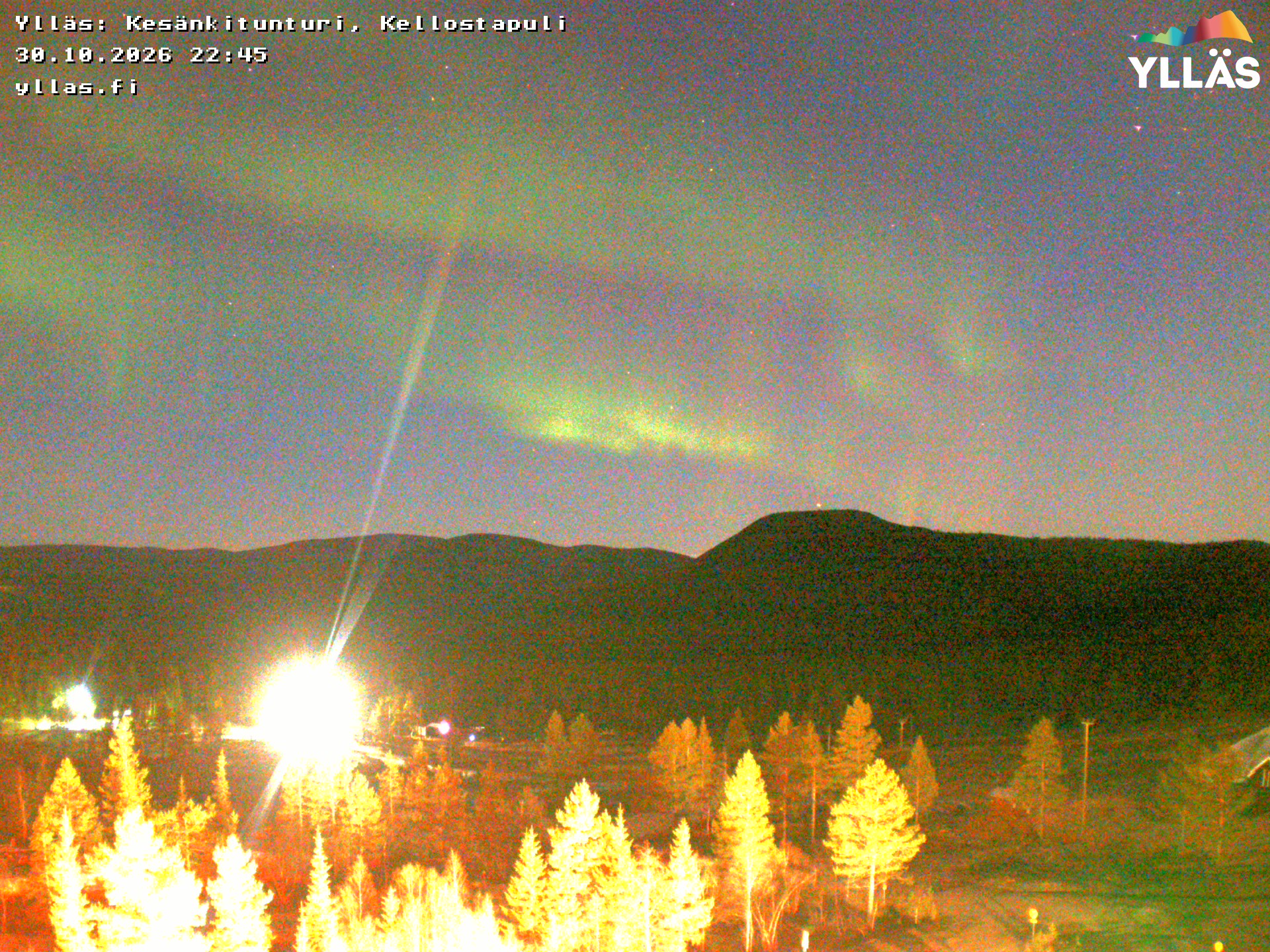 View from Yllästunturi to Kesänkitunturi and Kellostapuli. Image changes by the weather and b by season as it is updated every 15 minutes. Often northern lights, too.
