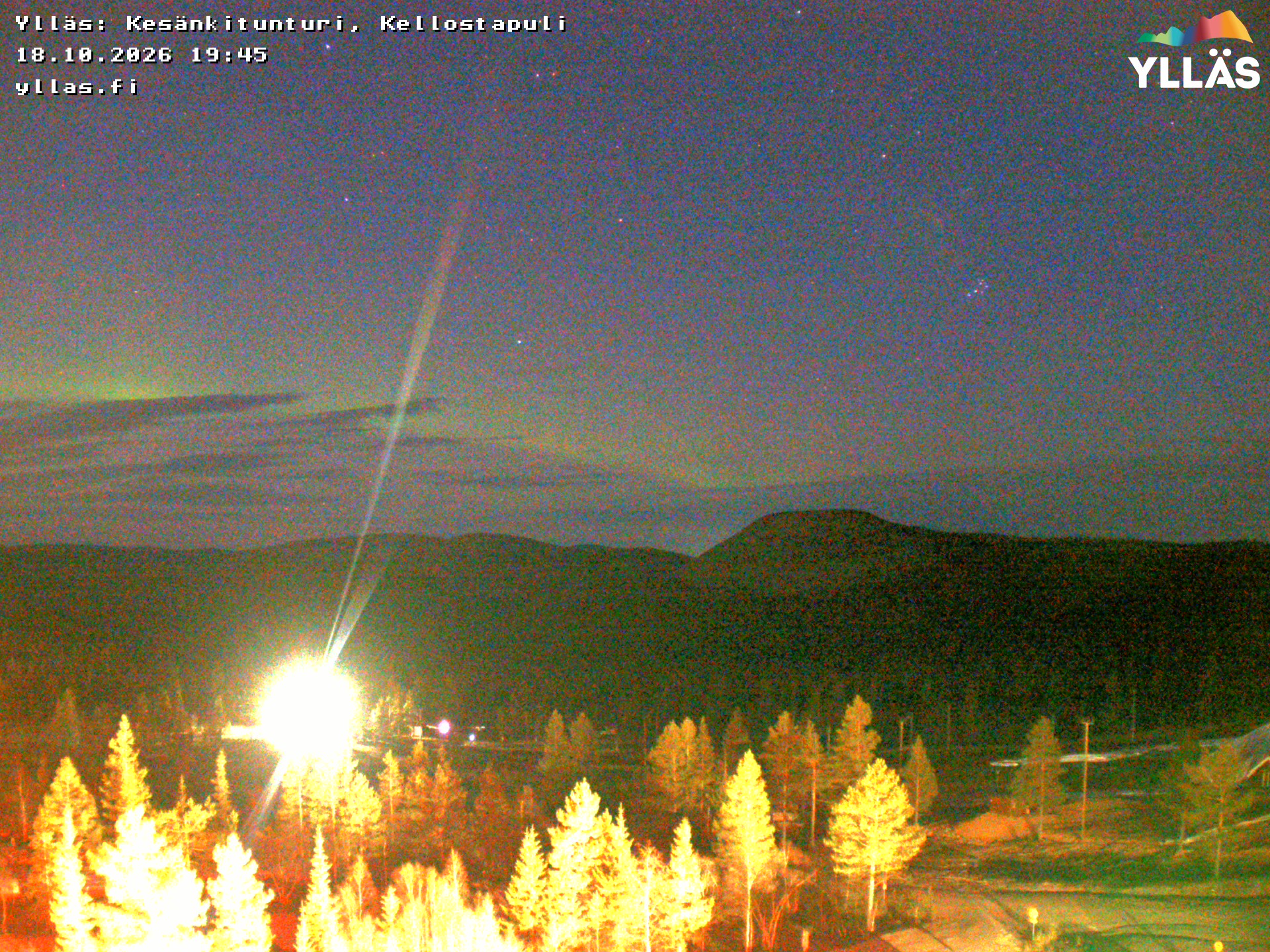 View from Yllästunturi to Kesänkitunturi and Kellostapuli. Image changes by the weather and b by season as it is updated every 15 minutes. Often northern lights, too.