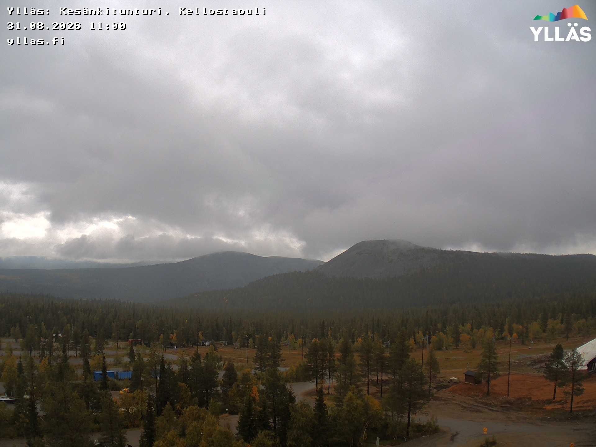 View from Yllästunturi to Kesänkitunturi and Kellostapuli. Image changes by the weather and b by season as it is updated every 15 minutes. Often northern lights, too.